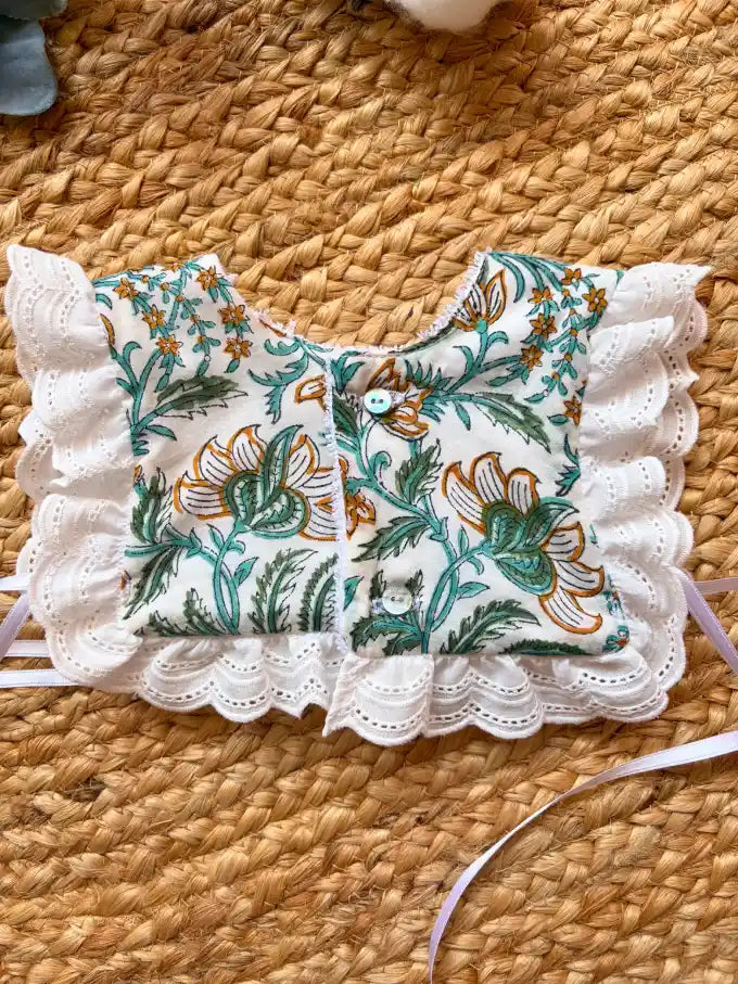 Babero floral indio en tonos verdes Coleccion Cali | MICŪ baby