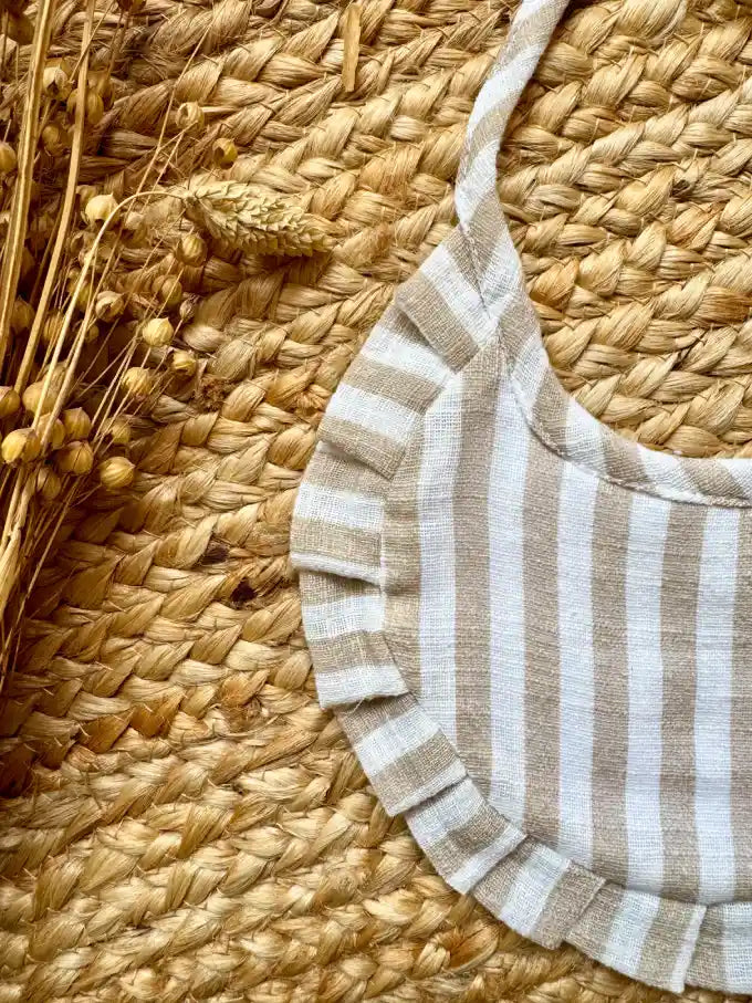 Babero redondo de rayas beige Espiga