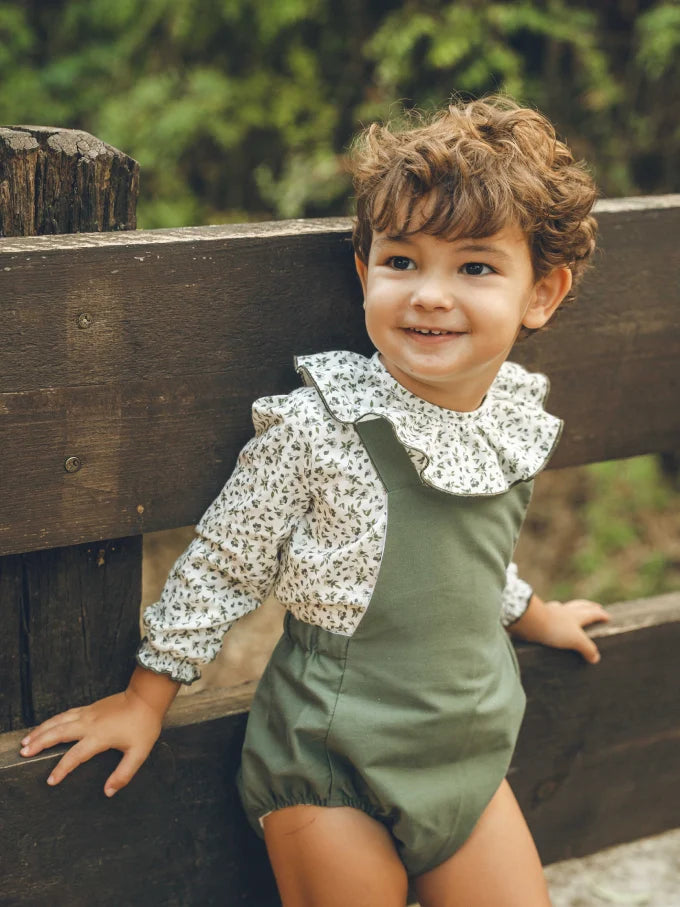 Bebé con Ranita sarga verde Colección Álamo | MICŪ baby