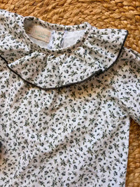 Blusa cuello volante blanca con flores verdes Colección Olivo | MICŪ baby