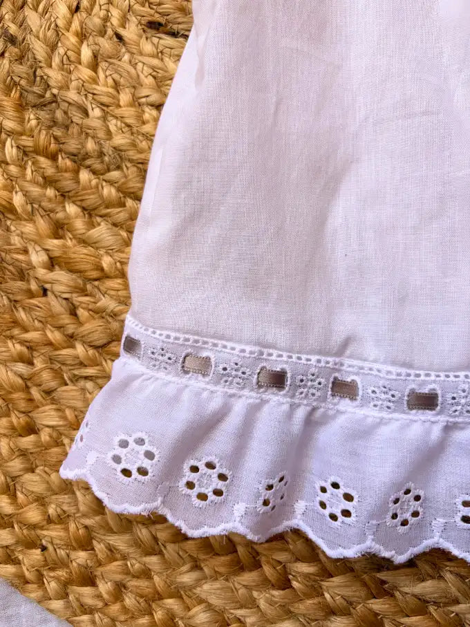 Blusa blanca con pasacintas gris Algodón