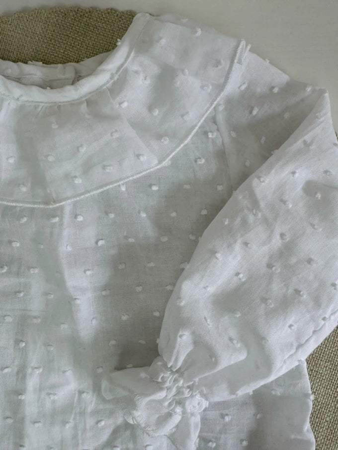 Blusa de algodón blanco de cuello volante Cala