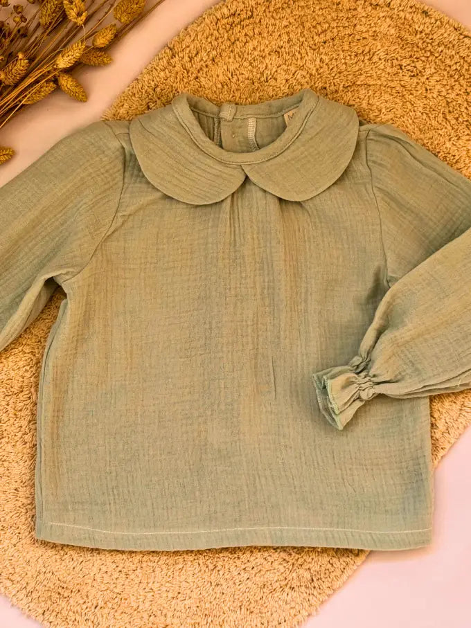 Blusa cuello bebe verde empolvado - Colección Narciso