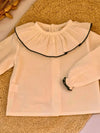 Blusa cuello volante blanca con detalle verde pino Algodón