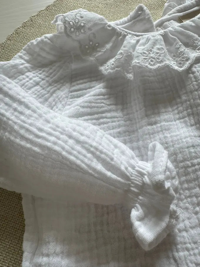 Blusa de doble gasa de algodón con un cuello con tira bordada - Jazmín
