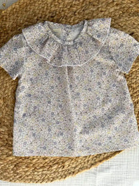 Blusa manga corta de flores azul y rosa Verbena