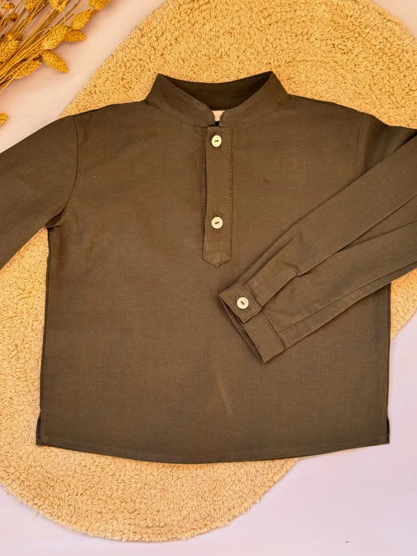 Camisa verde pino liso cuello mao - Colección Abeto