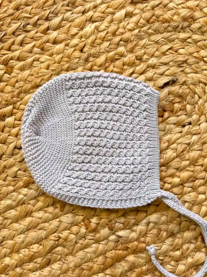 Capota de punto gris claro Gardenia