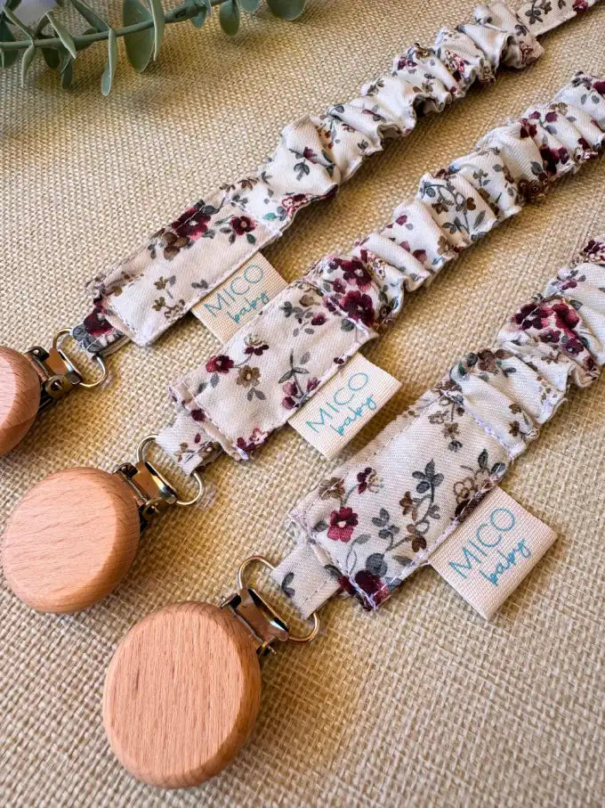 Chupetero crema con flores burdeos - Colección Mimosa
