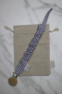 Chupetero de vichy gris y blanco con pinza de madera Dalia