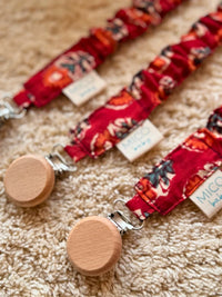 Chupetero rojo tintado a mano con estampado floral - Colección Loto