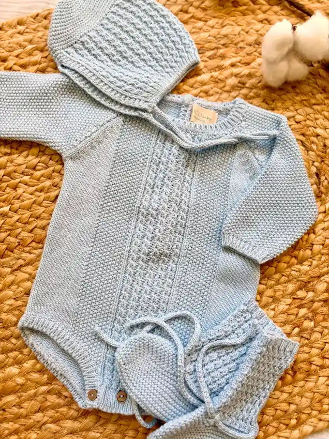 Conjunto manga larga de punto azul bebé - Colección Peonia | MICŪ baby