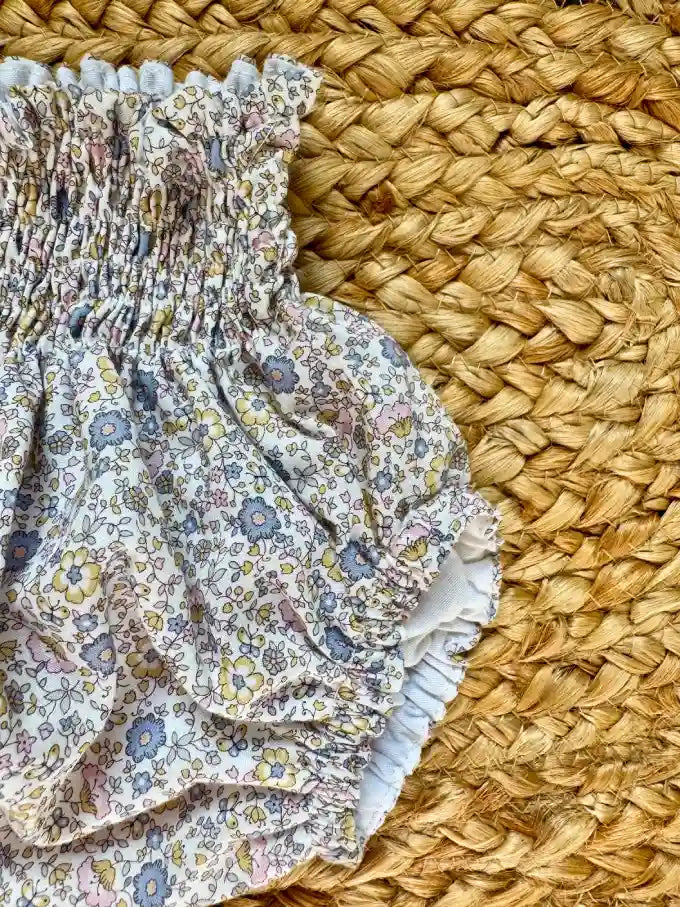 Cubrepañal con estampado de flores azul y rosa Verbena