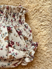 Cubrepañal crema con flores burdeos - Colección Mimosa