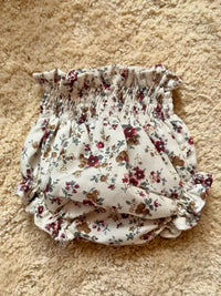 Cubrepañal crema con flores burdeos - Colección Mimosa