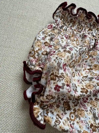 Cubrepañal con encantador estampado floral - Camelia