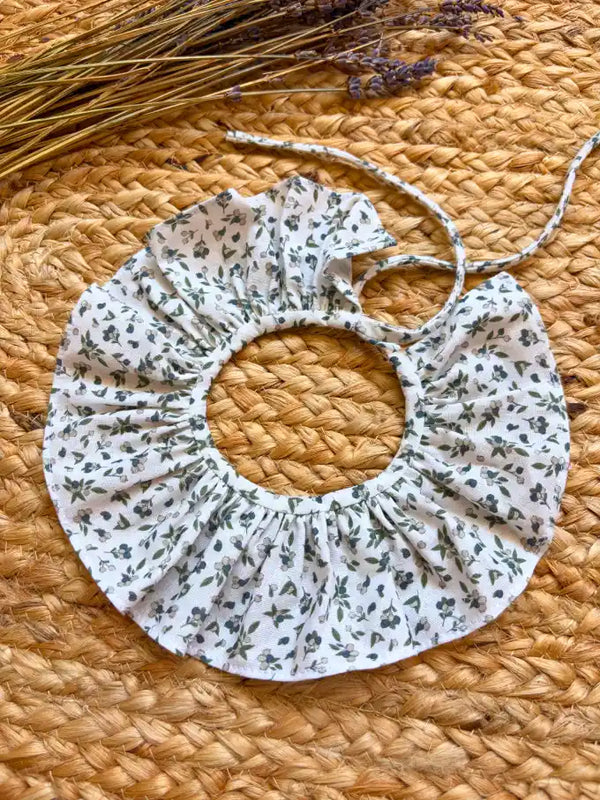 Cuello blanco con flores verdes Colección Olivo | MICŪ baby