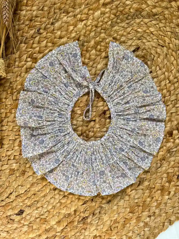 Cuello con estampado de flores azul y rosa Verbena