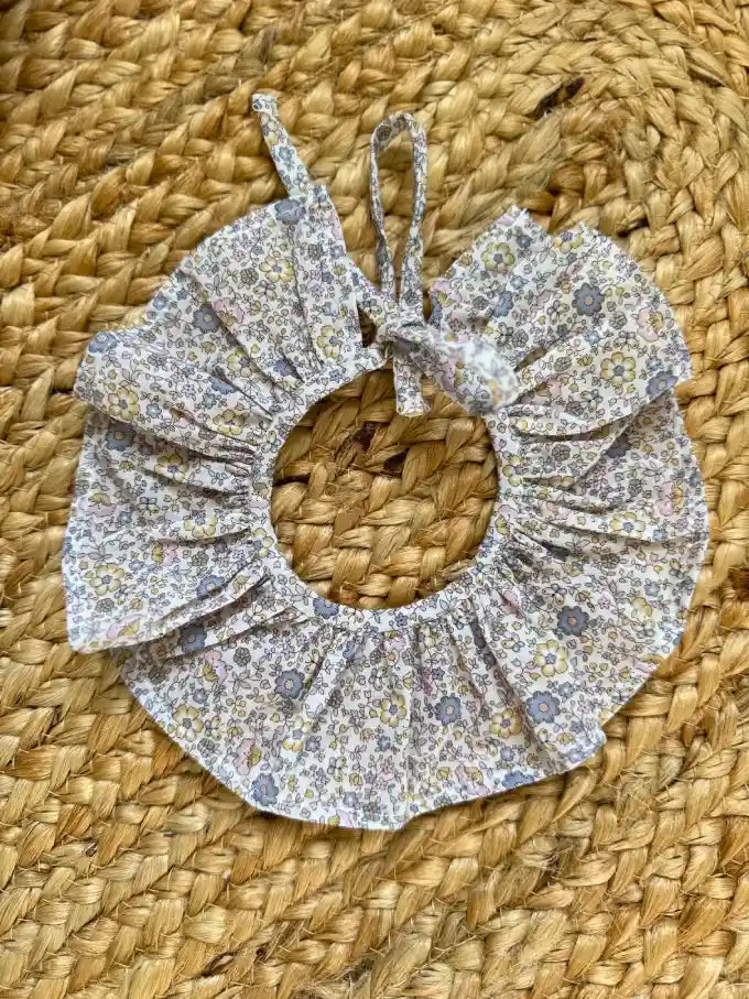 Cuello con estampado de flores azul y rosa Verbena