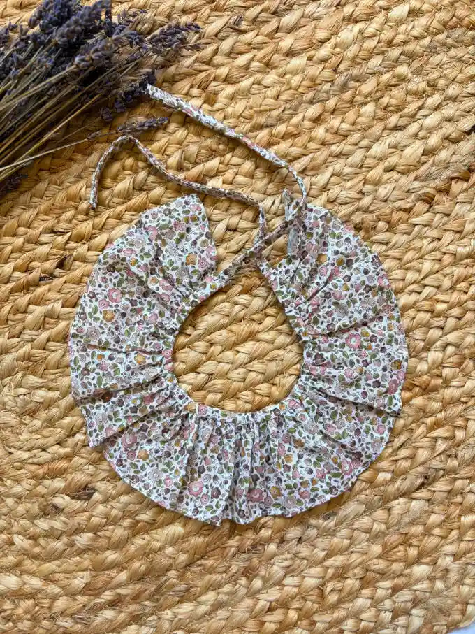 Cuello con flores rosas y marrones Colección Brezo | MICŪ baby
