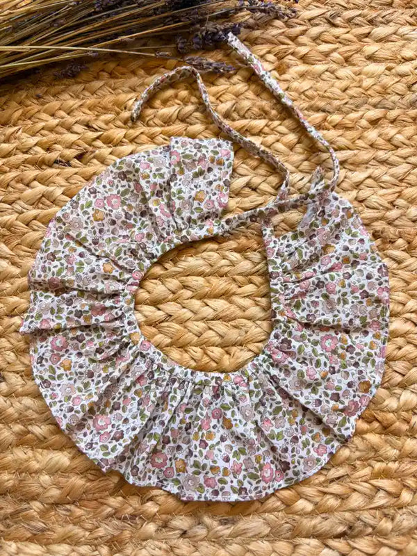 Cuello con flores rosas y marrones Colección Brezo | MICŪ baby