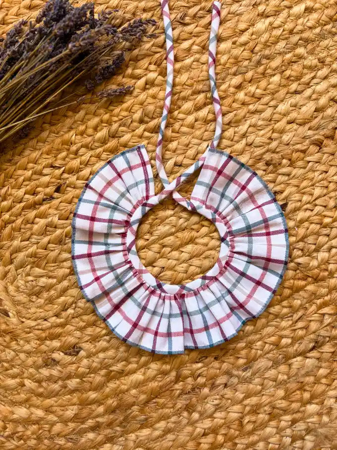 Cuello cuadros multicolor con fondo blanco Colección Almendro | MICŪ baby
