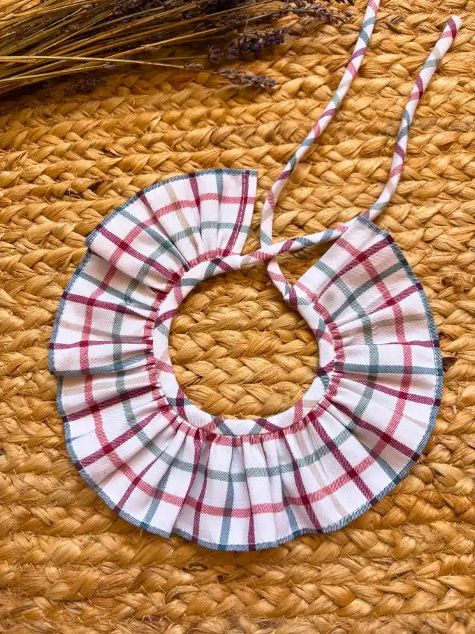 Cuello cuadros multicolor con fondo blanco Colección Almendro | MICŪ baby
