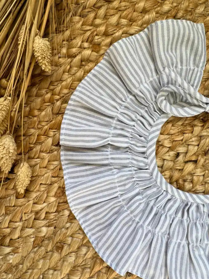 Cuello de rayas grises Nenúfar