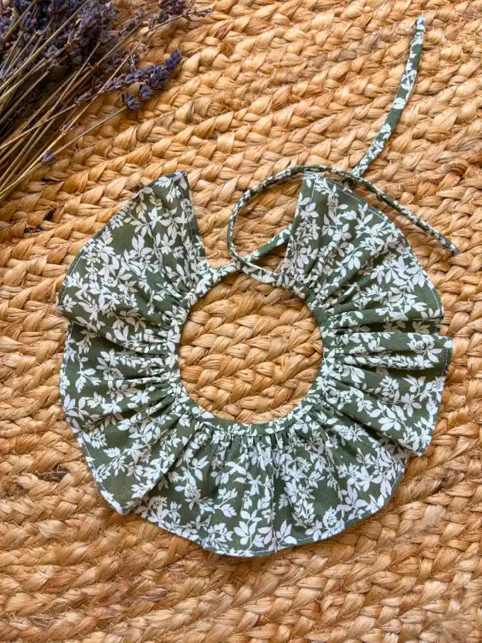 Cuello verde con flores blancas Colección Helecho | MICŪ baby