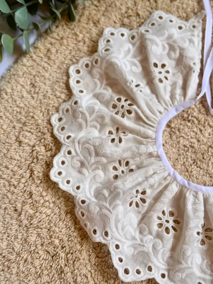 Cuello Bordado Blanco de Algodón II