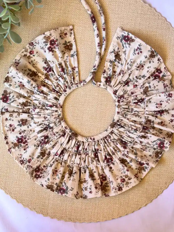 Cuello crema con flores burdeos 2-4 años - Colección Mimosa