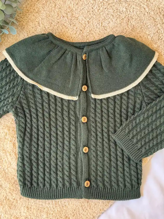 Jersey/Chaqueta con volante de punto verde con terminación en crema - Colección Musgo