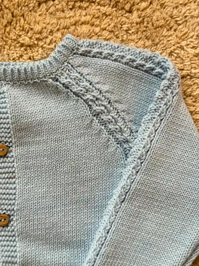 Jersey/Chaqueta de punto azul bebé - Colección Peonia