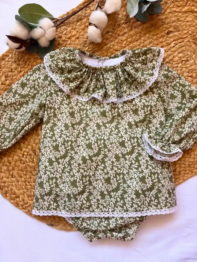 Jesusito manga larga verde con flores blancas Colección Helecho | MICŪ baby