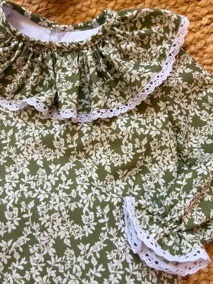 Jesusito manga larga verde con flores blancas Colección Helecho | MICŪ baby