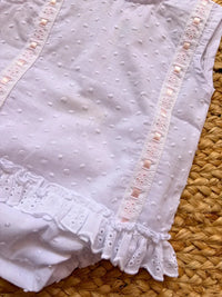 Jesusito blanco con pasacintas rosa Cala