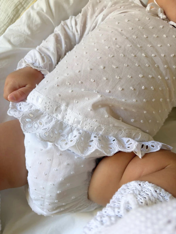 Jesusito manga larga blanco con pasacintas blanco Colección Cala | MICŪ baby