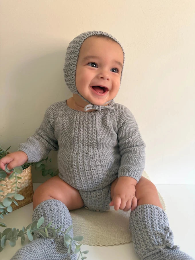 Niño con Conjunto de punto de manga larga gris - Colección Gardenia | MICŪ baby