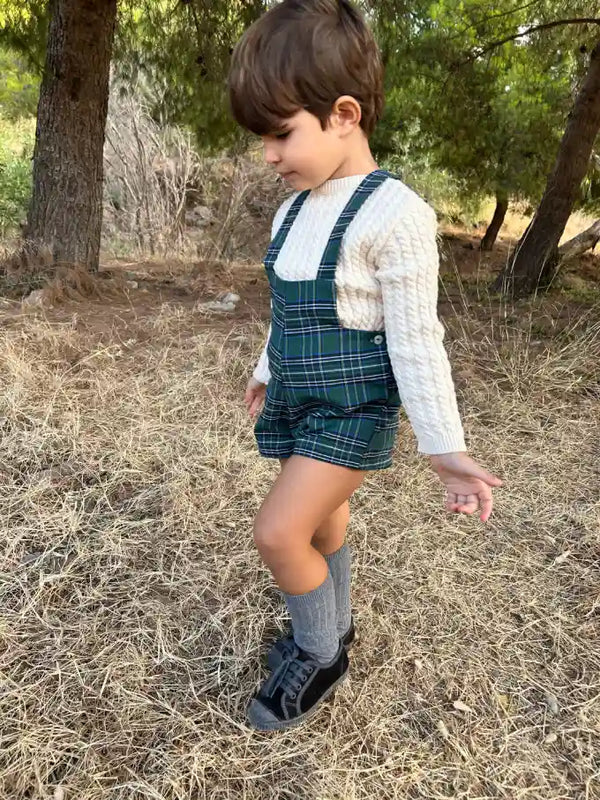 Niño con Pantalón con tirantes de cuadros verdes y azul Marino Colección Abedul  | MICŪ baby