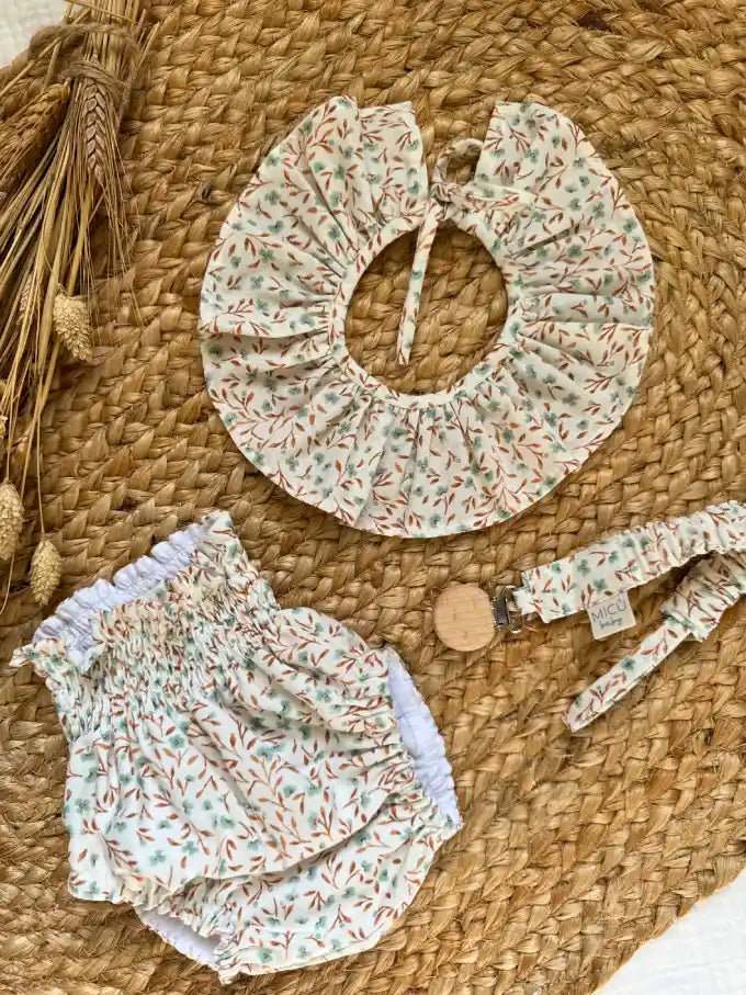 Pack de cubrepañal, chupetero y Cuello con estampado de flores verde agua y mostaza Eucalipto