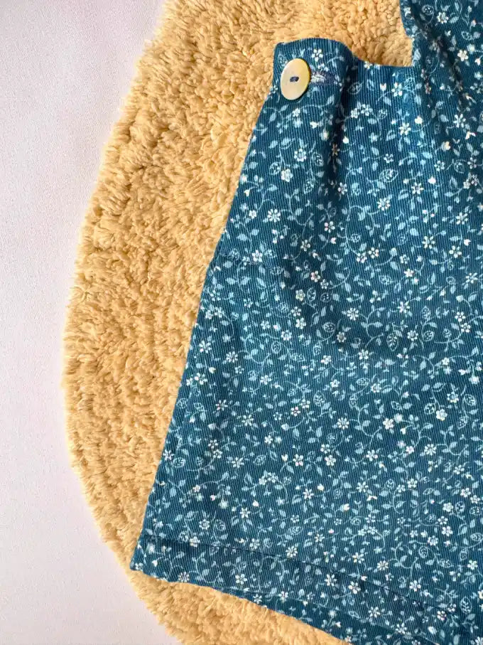 Pantalón con tirantes con flores blancas - Colección Caléndula