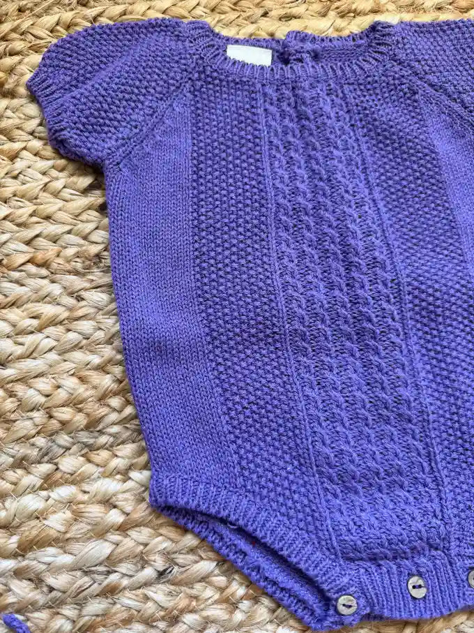 Pelele de punto de color violeta Violeta