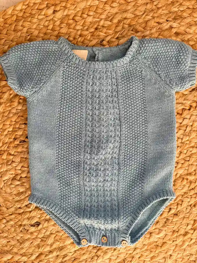 Pelele de punto azul verdoso Lirio