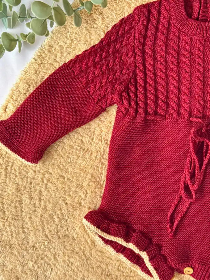 Pelele de punto burdeos con terminación en crema - Colección Azalea