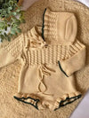 Pelele de punto crema con terminación en verde pino Camomila