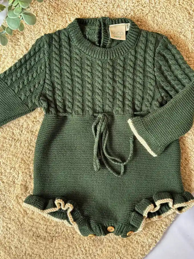 Pelele de punto verde con terminación en crema - Colección Musgo
