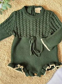 Pelele de punto verde con terminación en crema - Colección Musgo