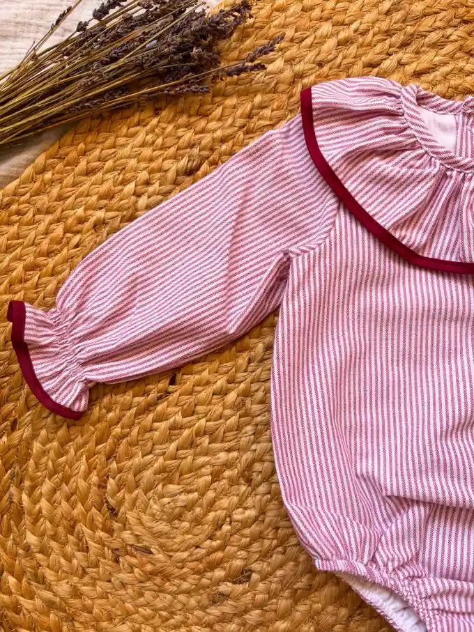 Pelele de rayas granates Colección Nenúfar | MICŪ baby