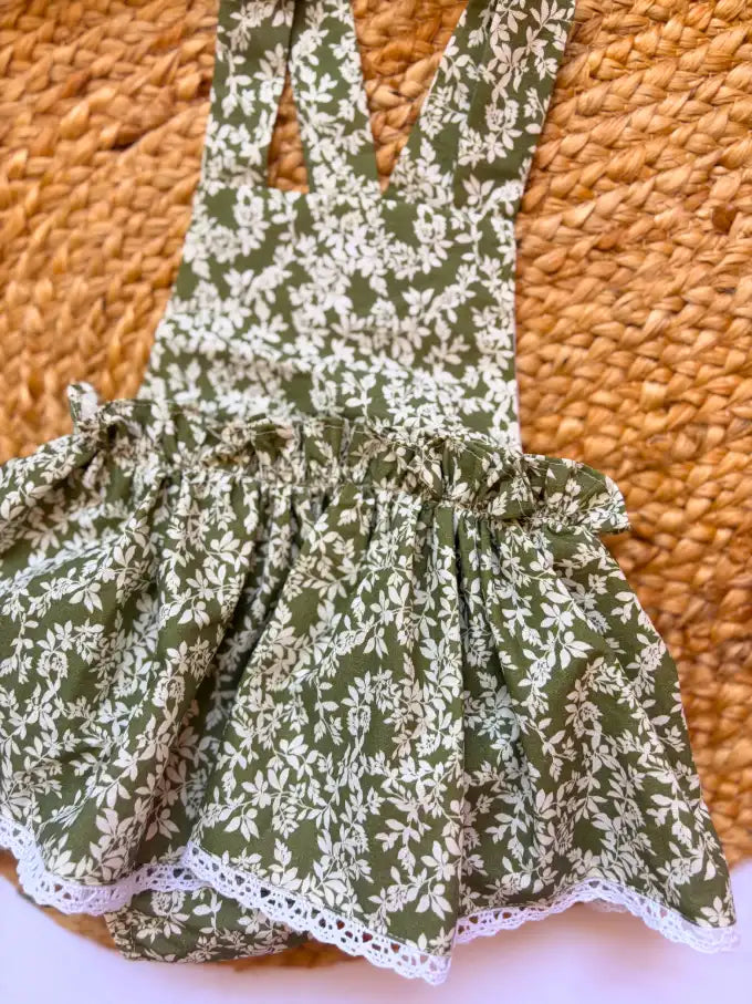 Ranita con volante verde con flores blancas Colección Helecho | MICŪ baby
