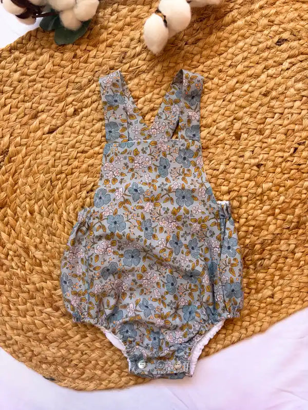 Ranita bebé floral con fondo azul Colección Roble | MICŪ baby